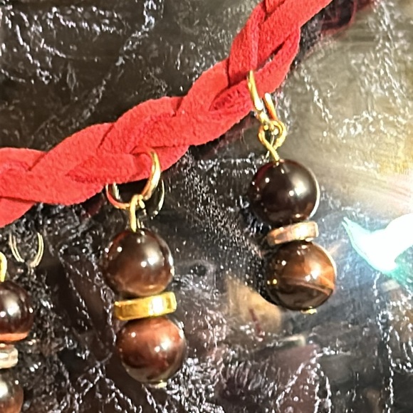 Faux Suede Tigerβs Eye Choker w/ gold Squirrel Charm - Picture 5 of 8